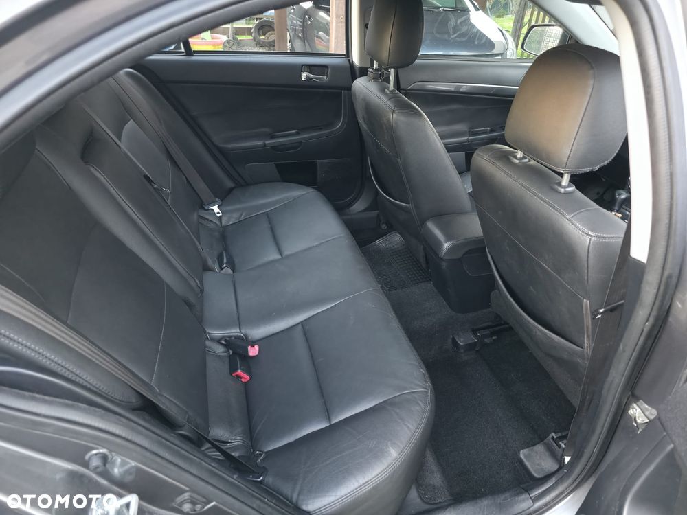 Mitsubishi Lancer - 28