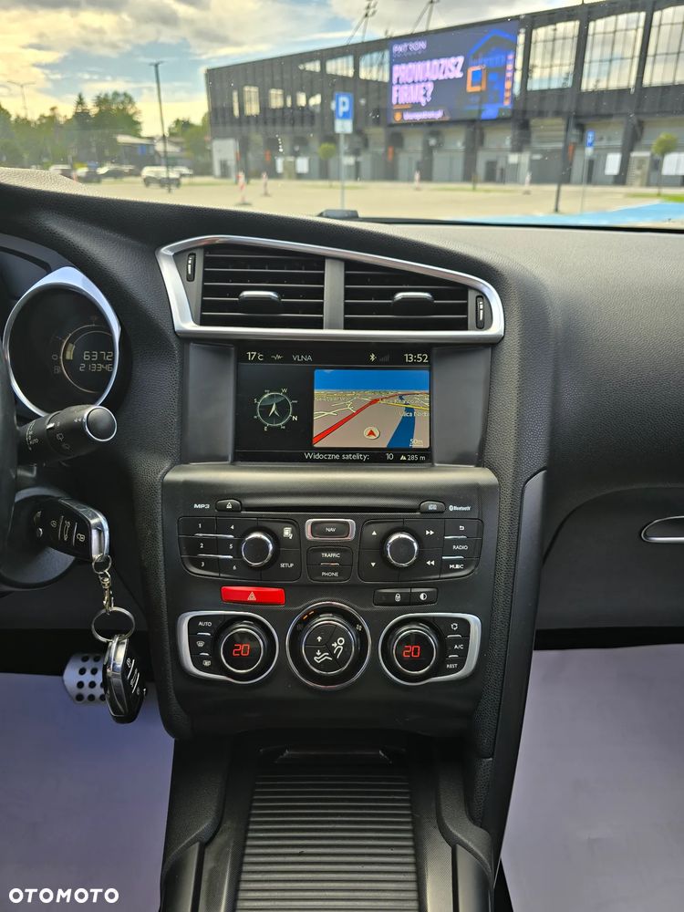 Citroën DS4 e-HDi 115 ETG6 Urban Show - 23
