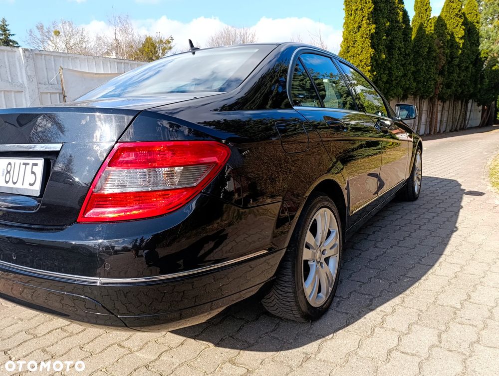 Mercedes-Benz Klasa C 180 CGI BlueEFFICIENCY Avantgarde - 15