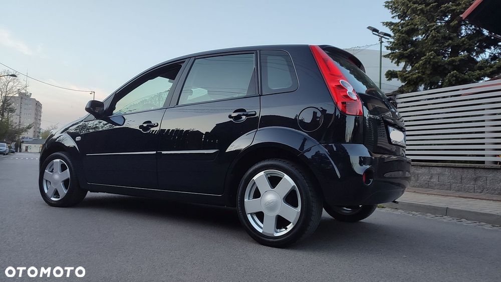 Ford Fiesta 1.4 Ghia - 35