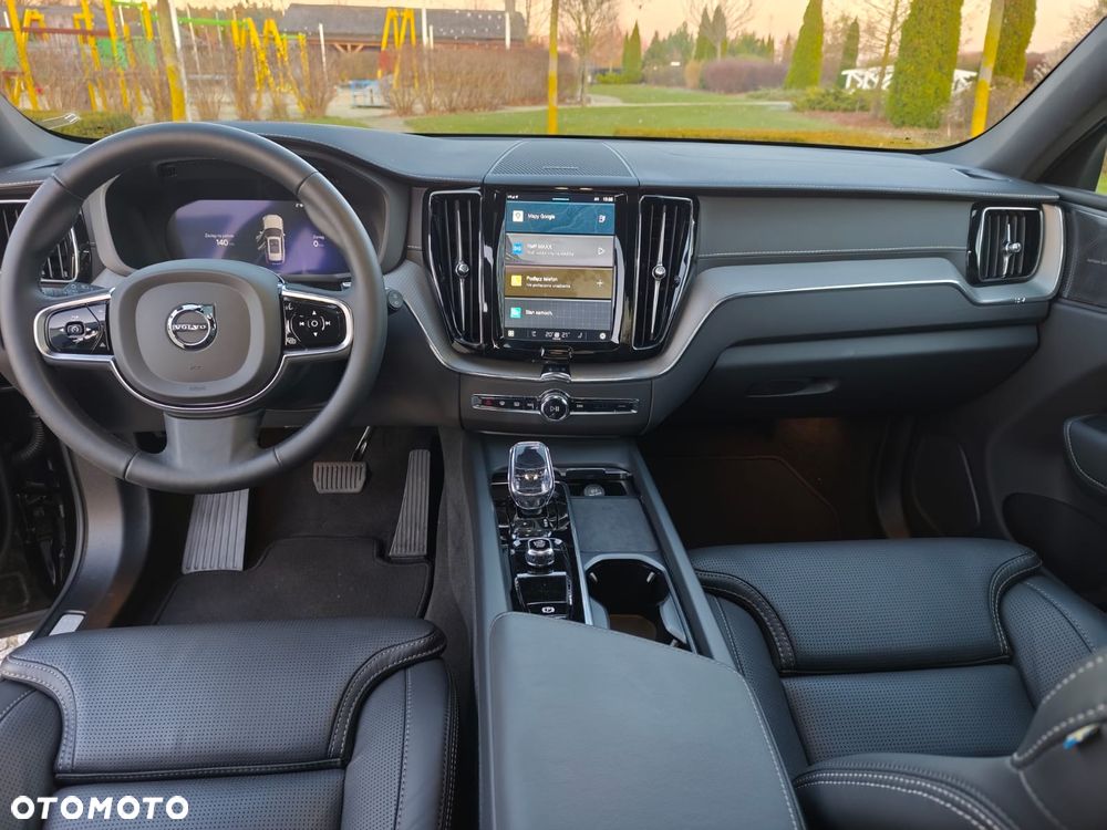 Volvo XC 60 T6 Plug-In Hybrid AWD Ultra Dark - 5