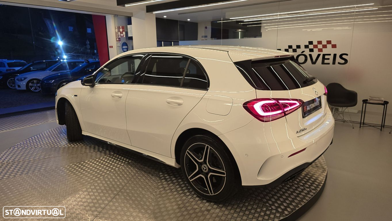 Mercedes-Benz A 250 e AMG Line - 22