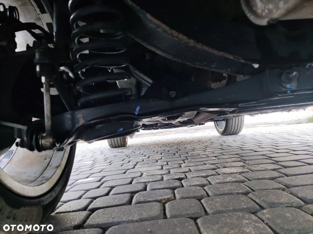 Ford Kuga 2.0 TDCi 2x4 Titanium - 6