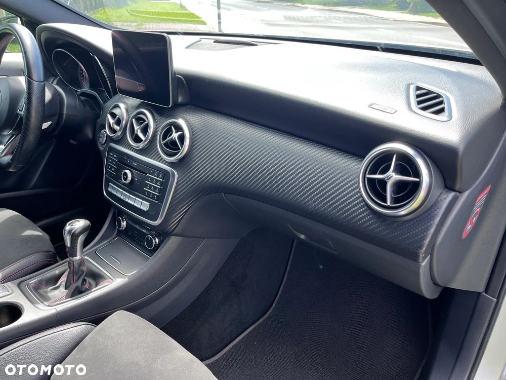 Mercedes-Benz Klasa A 160 AMG Line - 23