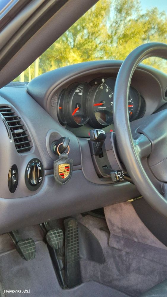 Porsche 911 Série F - 28