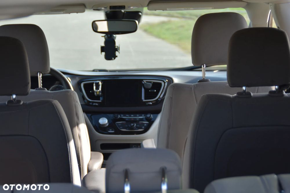 Chrysler Pacifica - 23