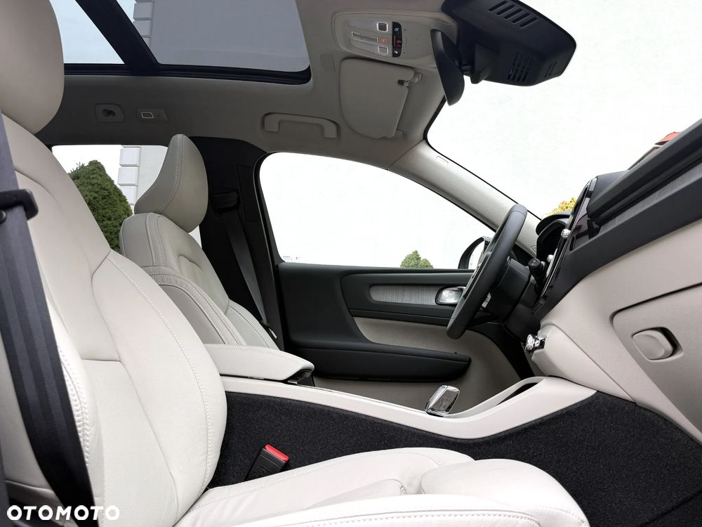 Volvo XC 40 B3 B DKG Plus Dark - 12