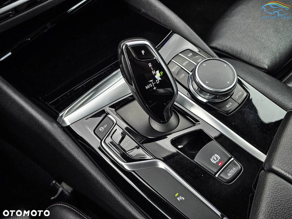 BMW Seria 5 525d Sport Line - 40