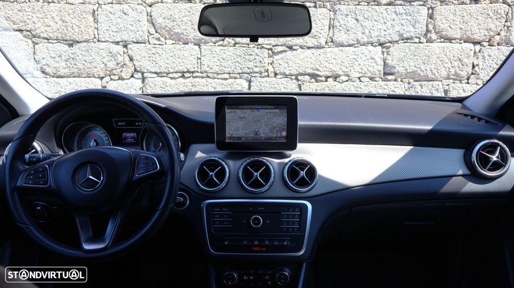 Mercedes-Benz GLA 220 d - 2