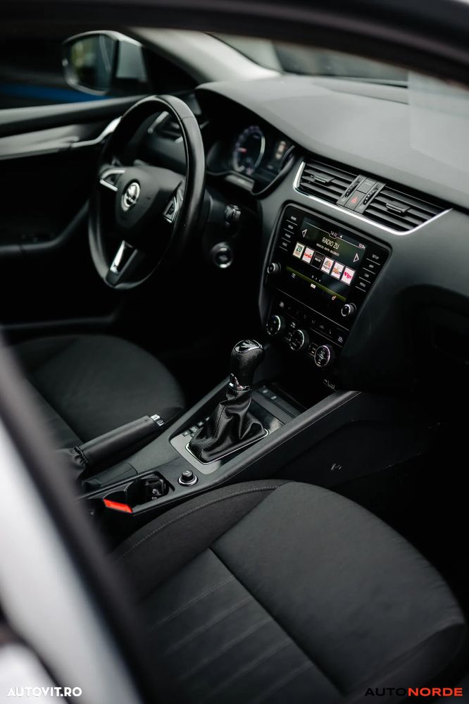 Skoda Octavia 2.0 TDI DSG Ambition - 22