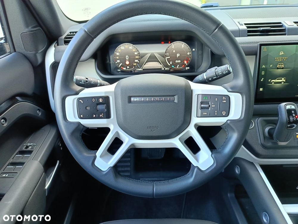 Land Rover Defender - 29