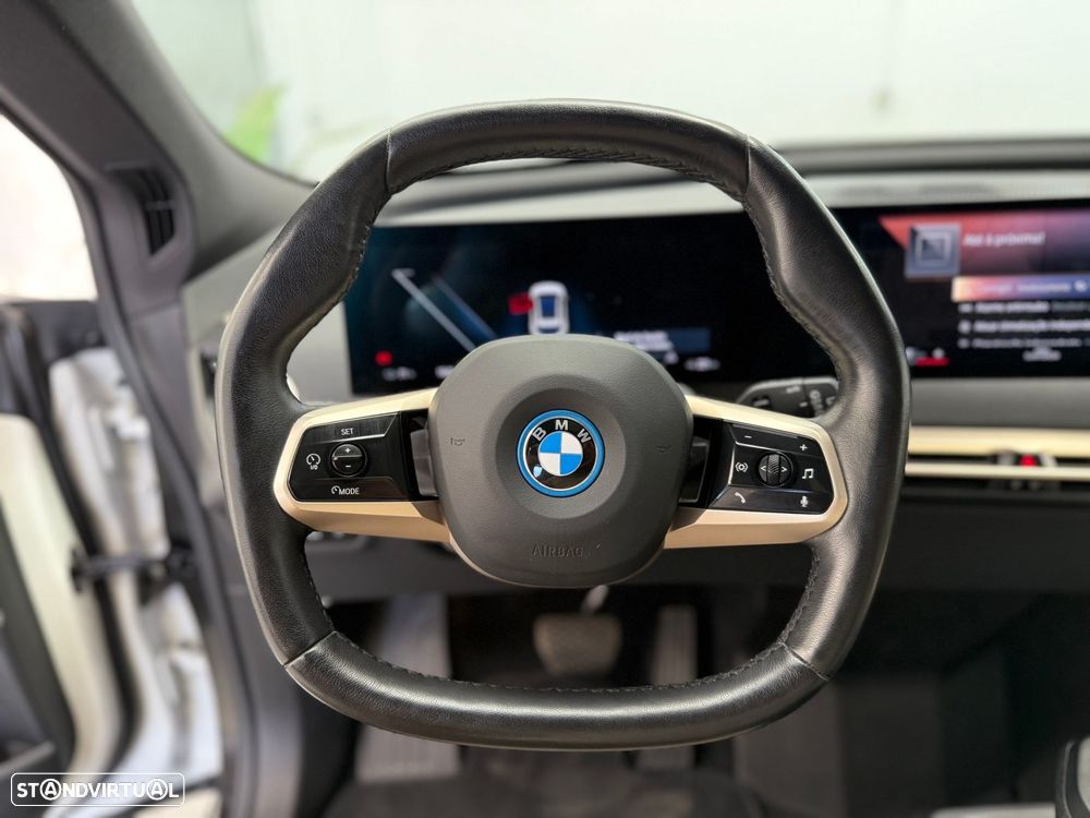 BMW iX xDrive 40 Pack Desportivo - 9