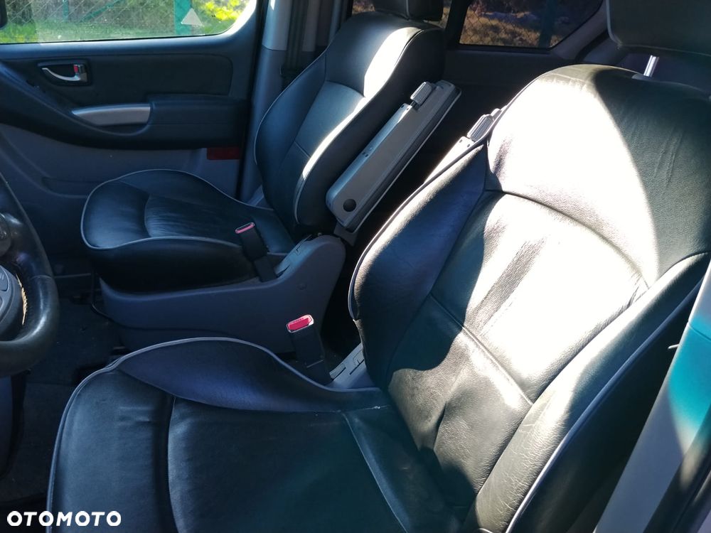 Hyundai H-1 Starex - 9
