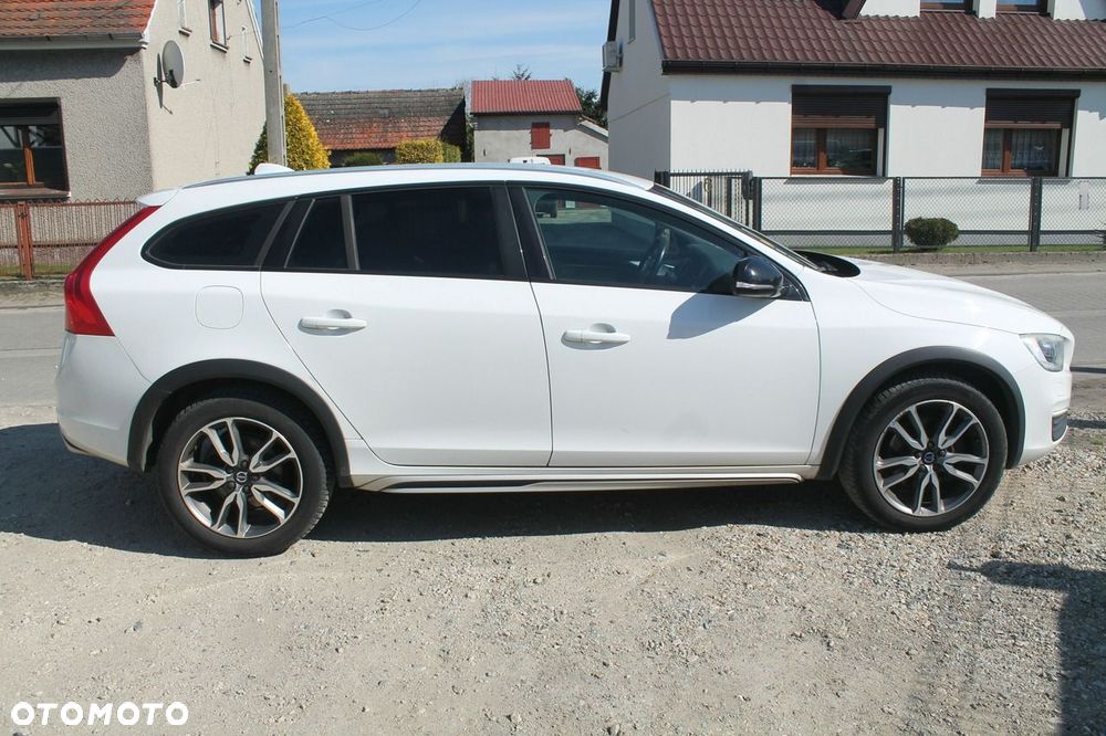 Volvo V60 Cross Country - 4