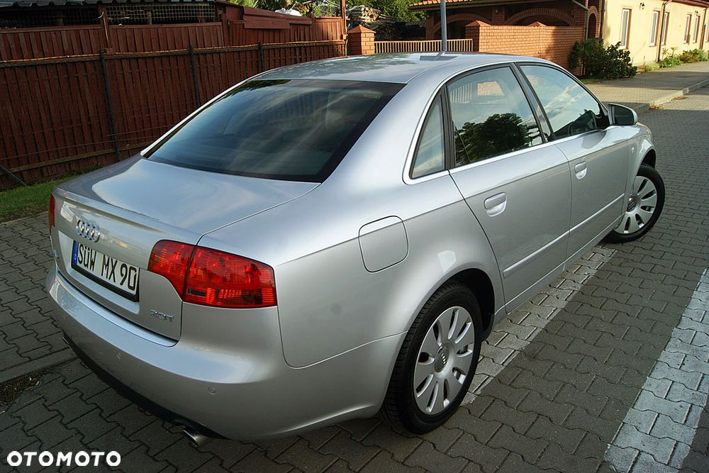 Audi A4 Limousine - 10