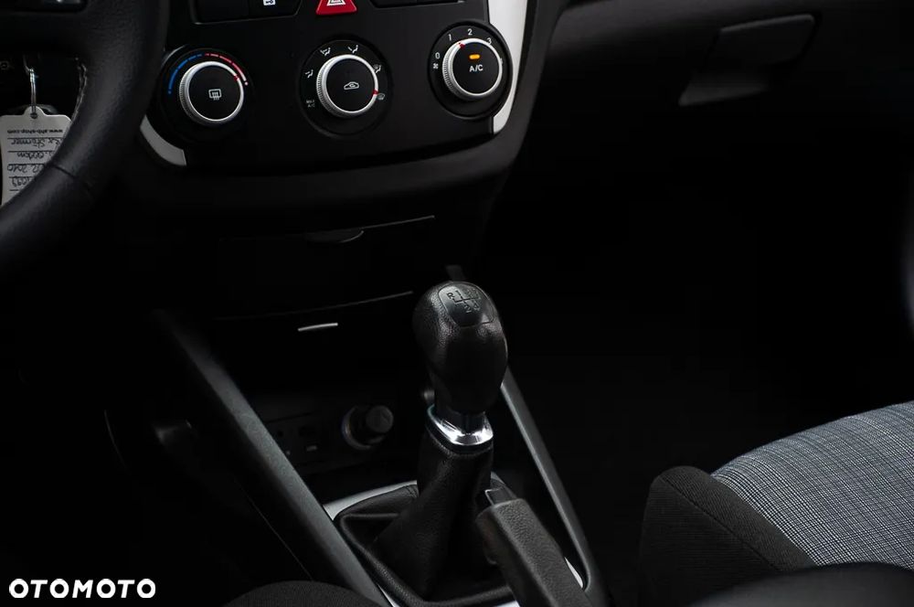 Kia Ceed 1.4 CVVT Dream-Team Edition - 31