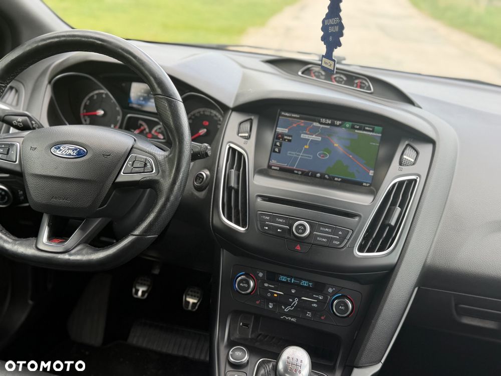Ford Focus 2.0 EcoBoost ST mit Leder-Sport-Paket - 7