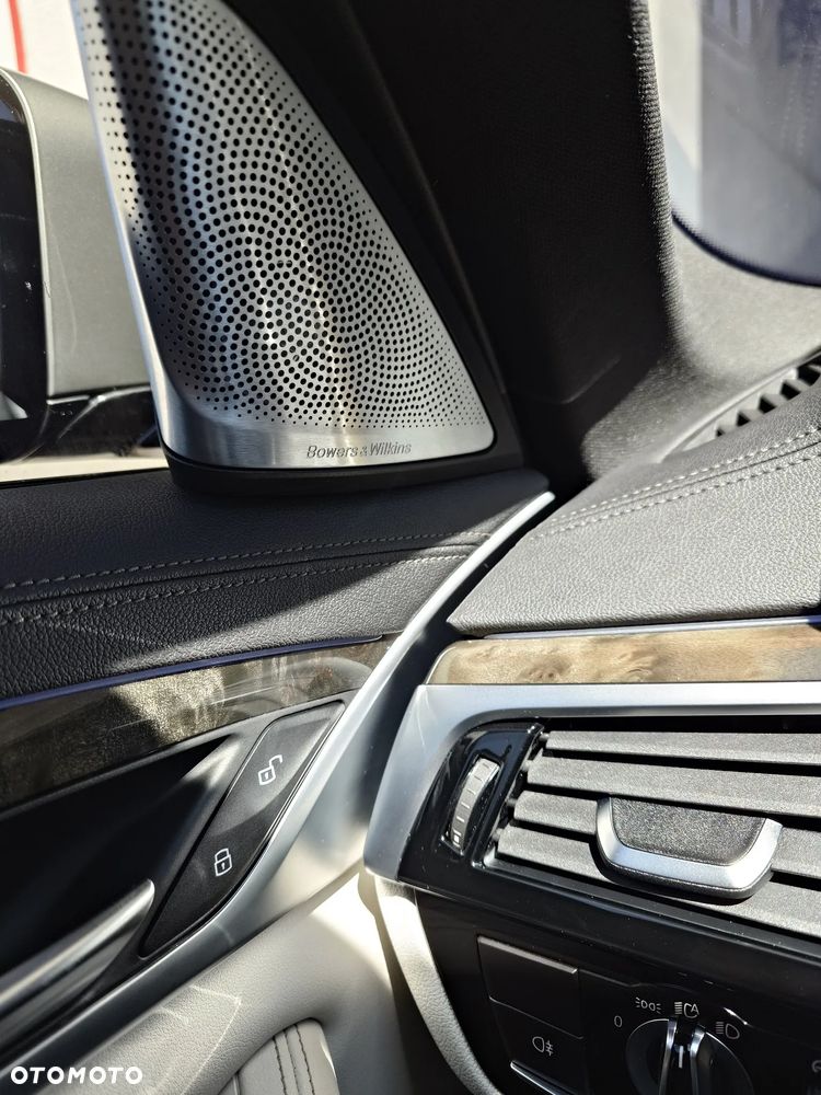 BMW Seria 5 M550i xDrive - 15