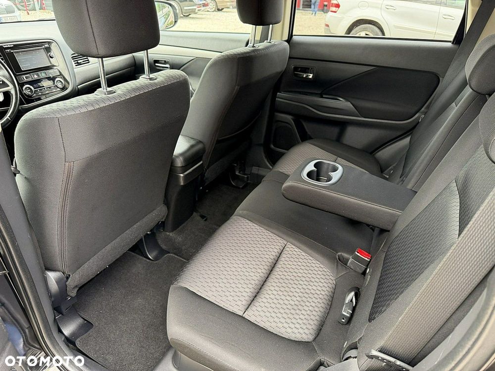 Mitsubishi Outlander - 15