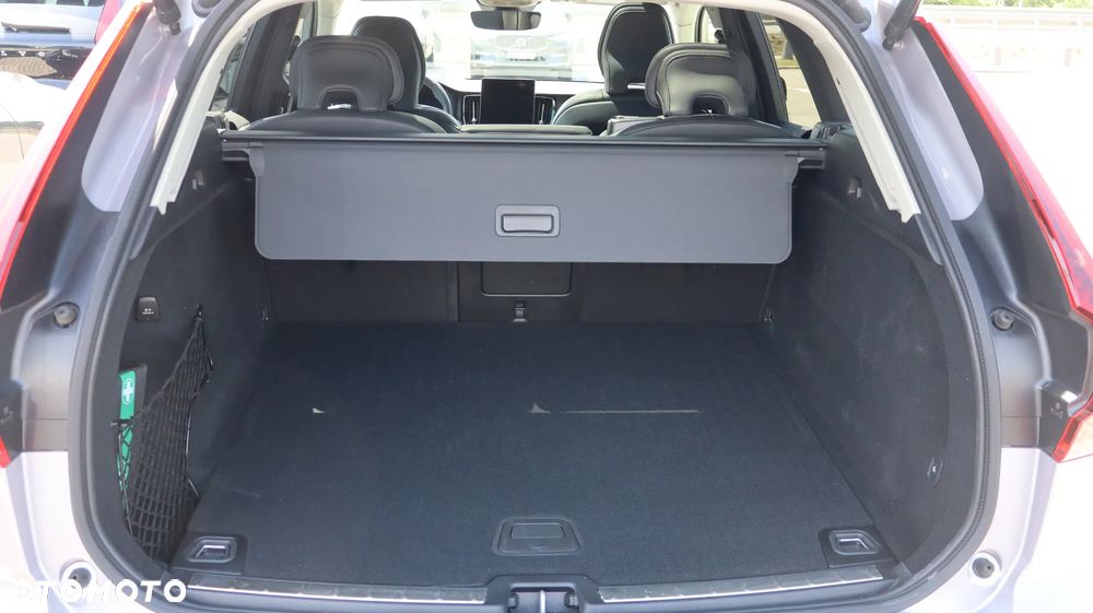 Volvo XC 60 B5 B AWD Ultra Dark - 22