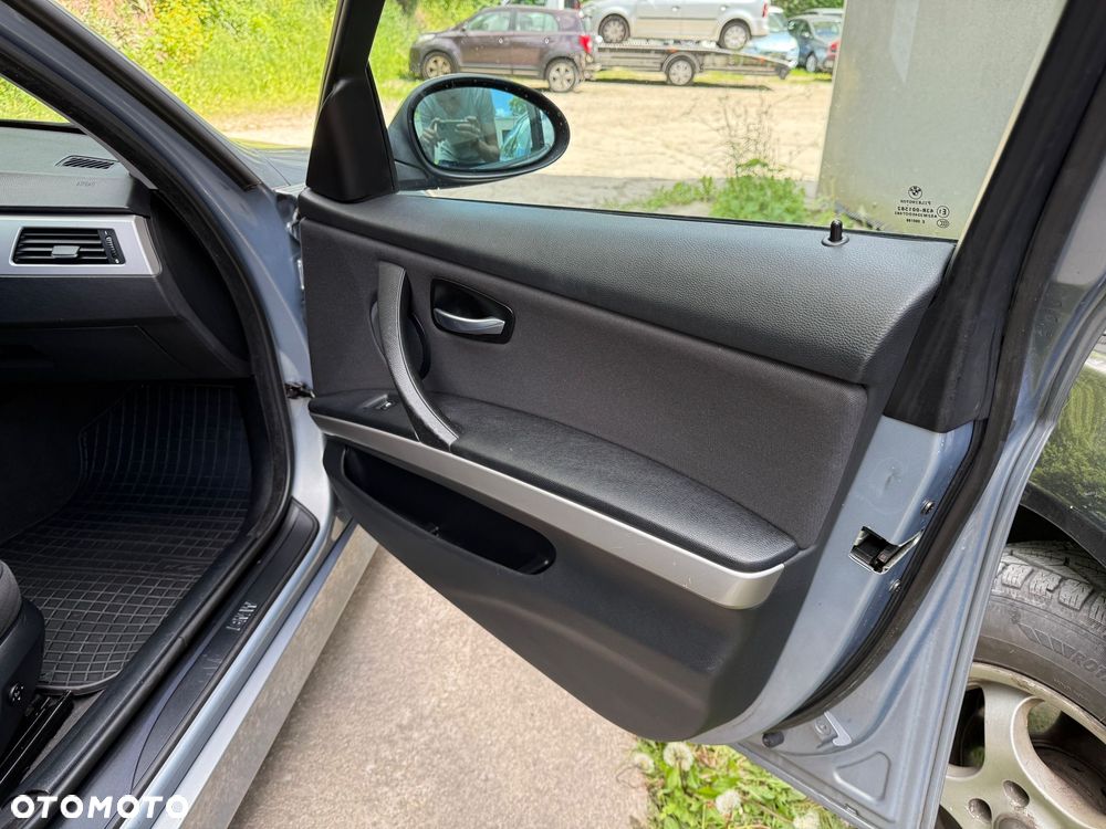 BMW Seria 3 318i - 22