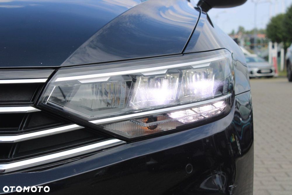 Volkswagen Passat - 11