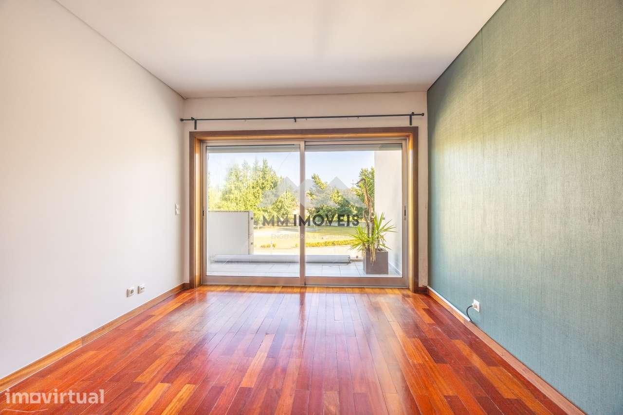 Moradia T3+1 em Condomínio Fechado | Excelentes Áreas | Garagem | Valb - Grande imagem: 5/49