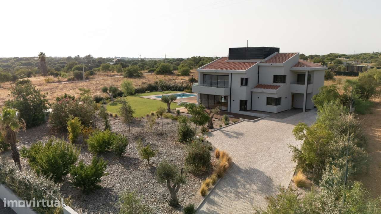 Moradia Fonte Santa T5 + 2 com Piscina e jardim - Grande imagem: 2/47