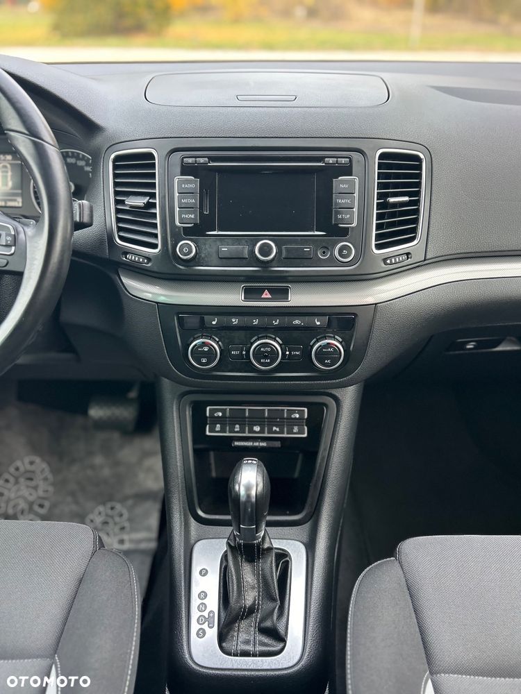 Volkswagen Sharan - 11