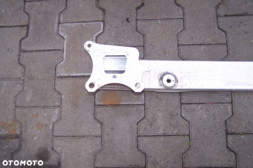 Ford Focus MK4 belka zderzaka tylnego - 3