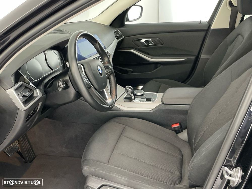 BMW 330 e Auto - 11