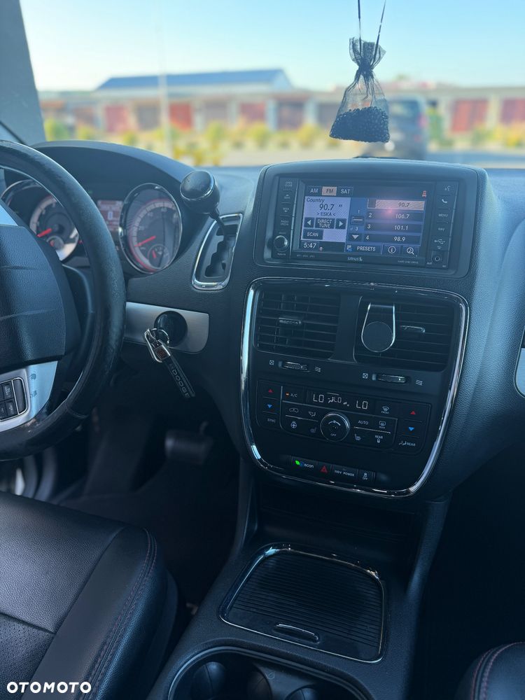 Dodge Grand Caravan - 14