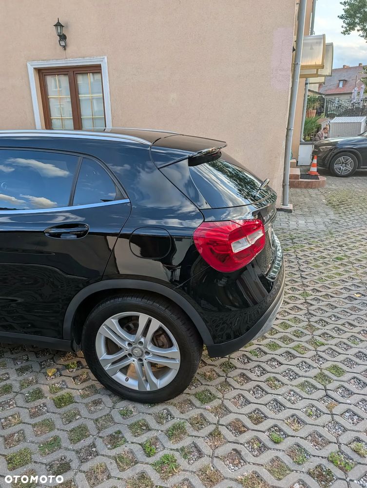 Mercedes-Benz GLA 250 7G-DCT UrbanStyle Edition - 12