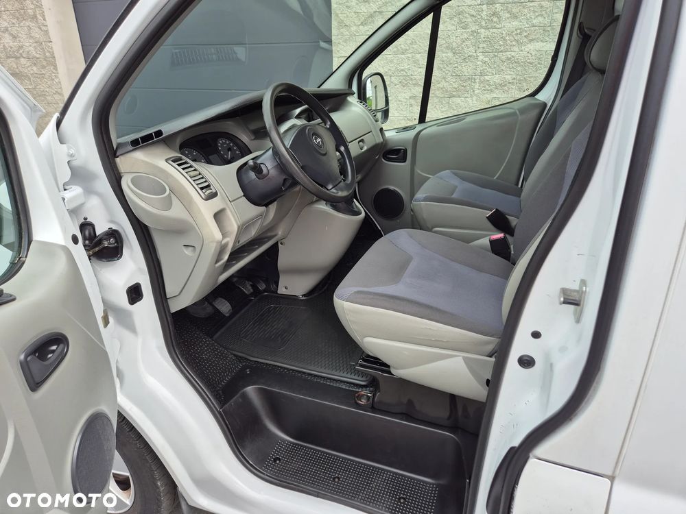 Opel Vivaro - 11