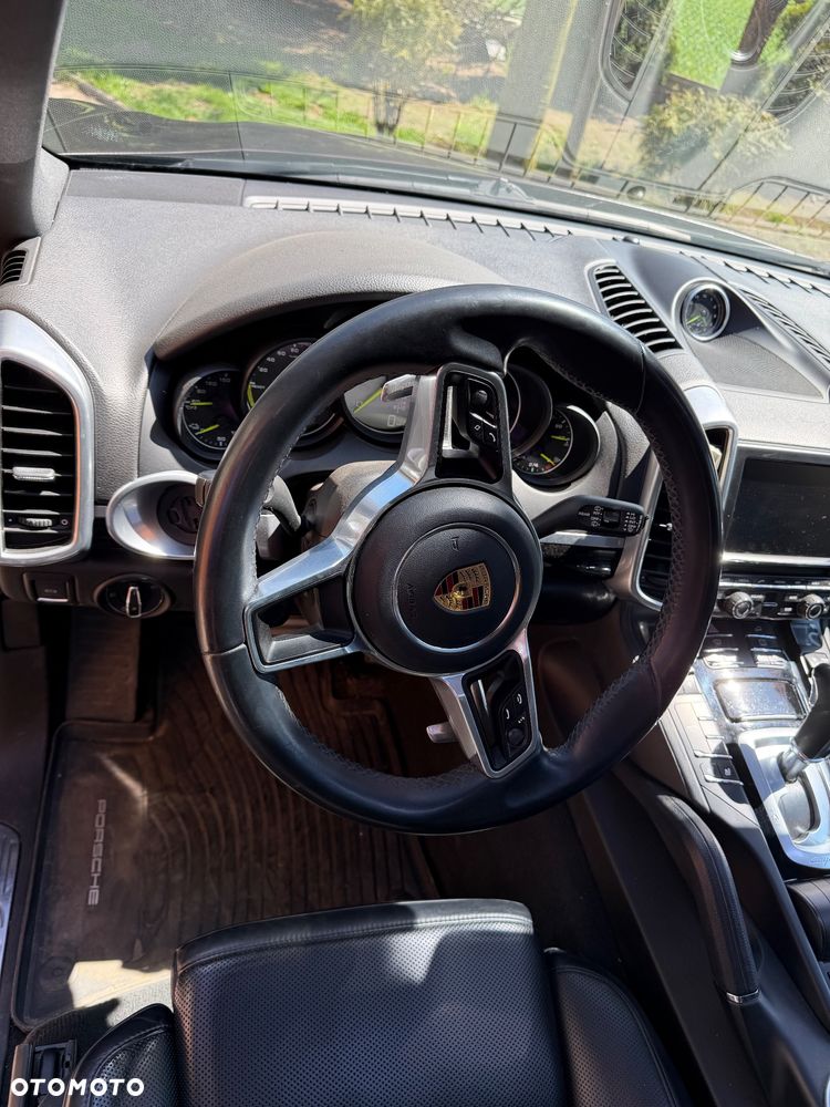 Porsche Cayenne S Hybrid - 17