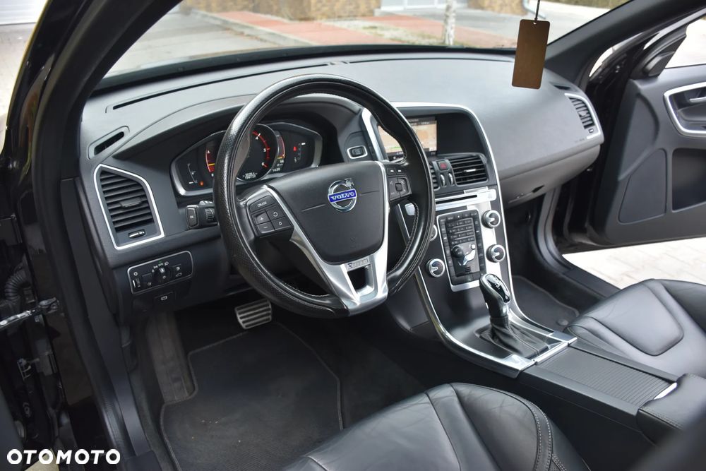 Volvo XC 60 D3 Drive-E R-Design Momentum - 8