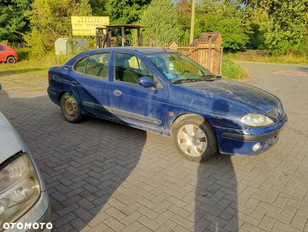 Renault Megane I FL (99-02.) 1.6 B 107KM. Silnik K4M700 Skrzynia JB3953  lakier OV460 - BLUE KING BC.Cały na części. GWARANCJA !!!  Przód Tył Zestaw Komplet Drzwi Klapa Zderzak Błotnik Maska Grill Atrapa Szyba Pas Lampa Lusterko Boczki Fotel Kanapa Kokpit Deska Rozdzielcza Przełącznik Włącznik Sterownik Przewody Wiązka Instalacja Moduł Komputer Czujnik Listwa Pompa Alternator Wtryski Głowica Rozrusznik Kompresor Sprzęgło Dwumas Silnik Skrzynia ABS Klimatyzacji Paliwa Wspomagania Kolektor Turbina Przepustnica Zawór Chłodnica Koło Hak Belka Sanki Zawieszenie Mcpherson Półoś Amortyzator Wydech Tłumik Zacisk Most - 7