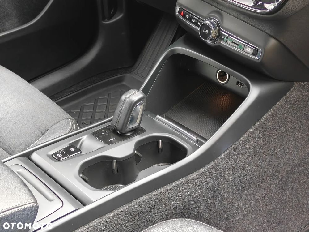 Volvo XC 40 T4 AWD Geartronic Momentum Pro - 18