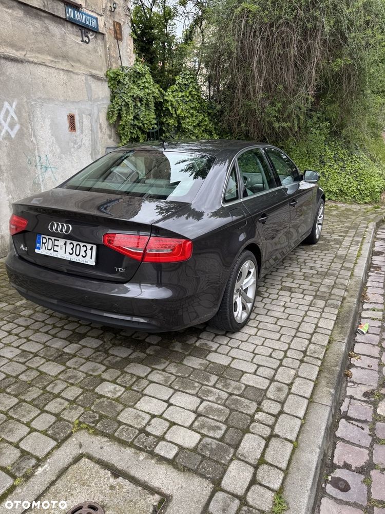 Audi A4 Limousine - 4