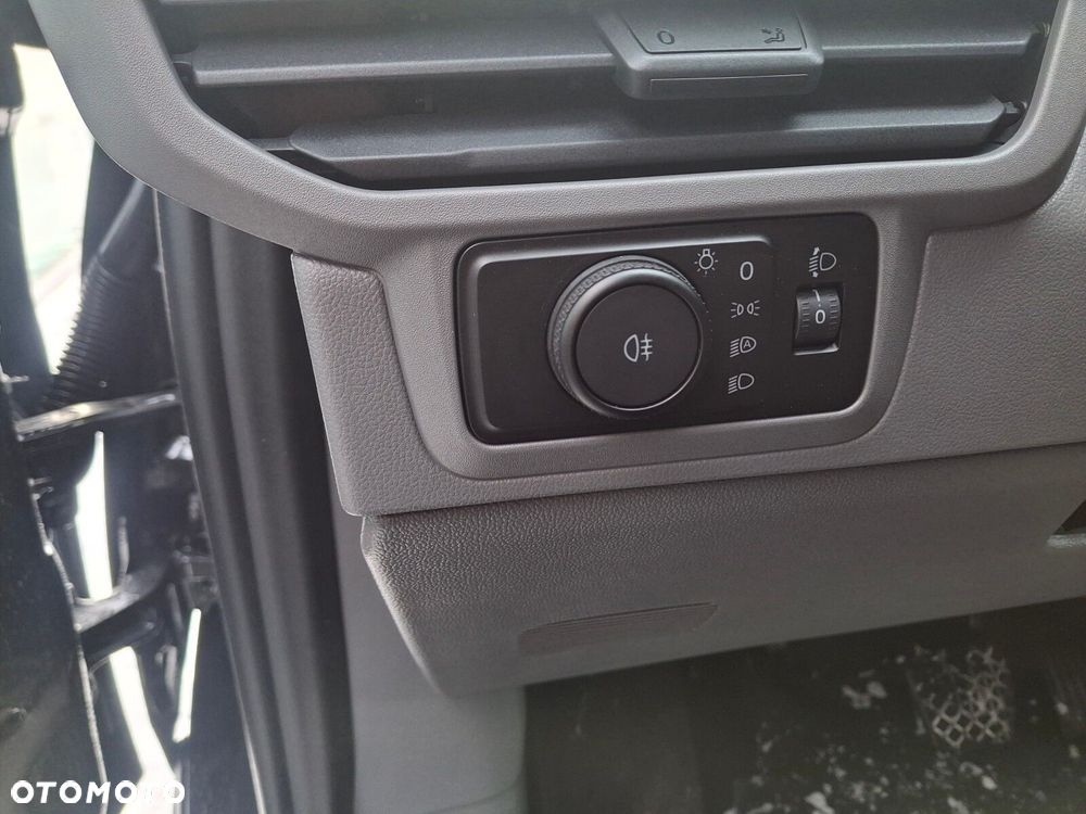 Volkswagen Caravelle - 17