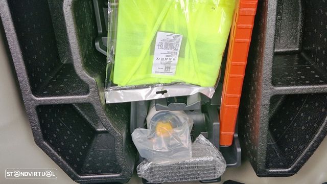 Peugeot 208 PureTech 100 EAT8 Active Pack - 18