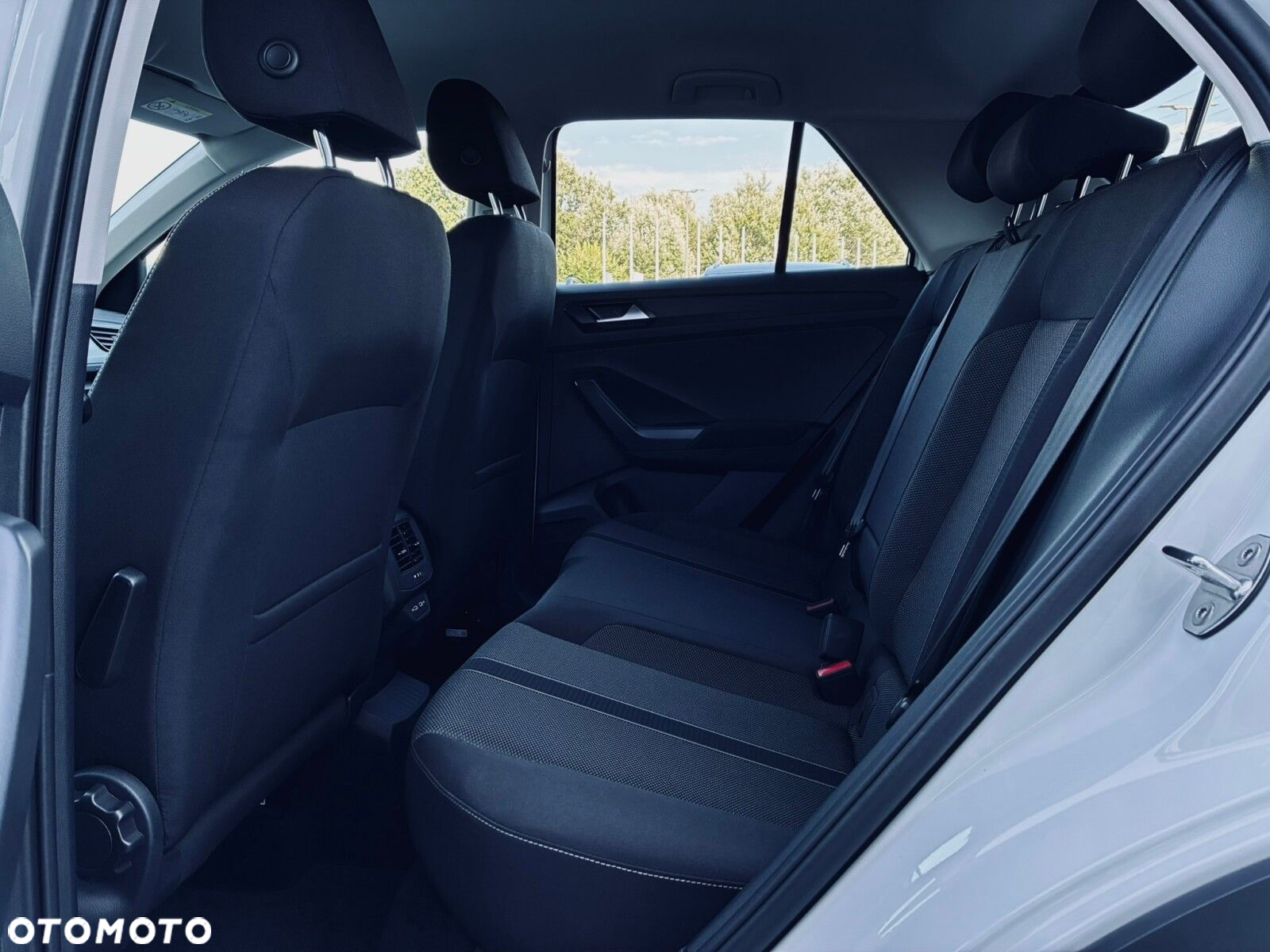 Volkswagen T-Roc - 24