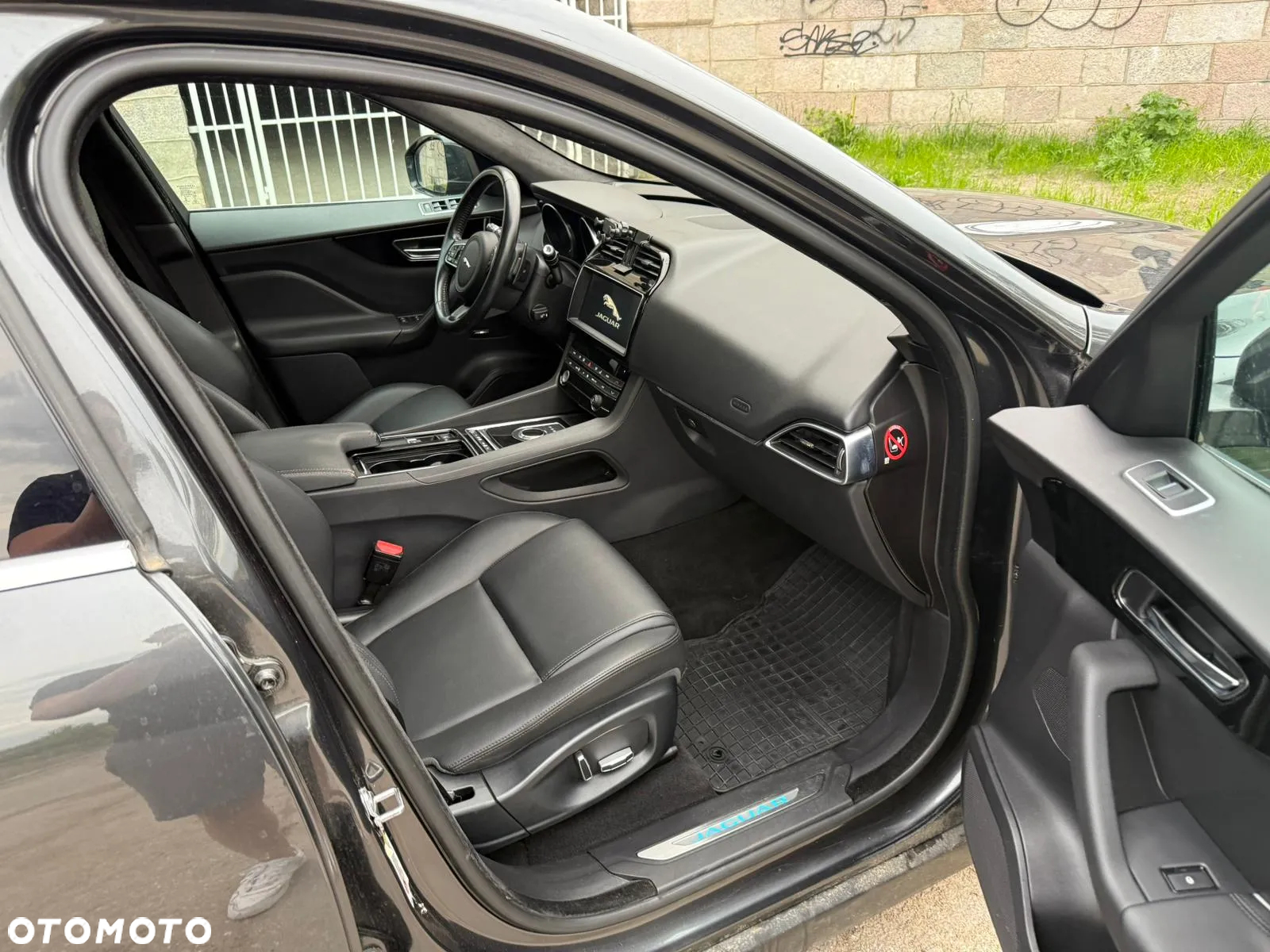 Jaguar F-Pace 30t AWD Prestige - 18