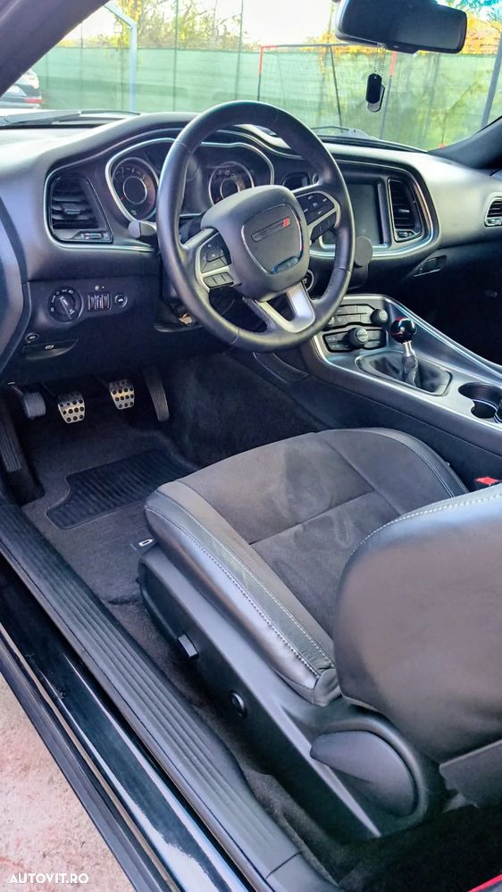 Dodge Challenger - 5