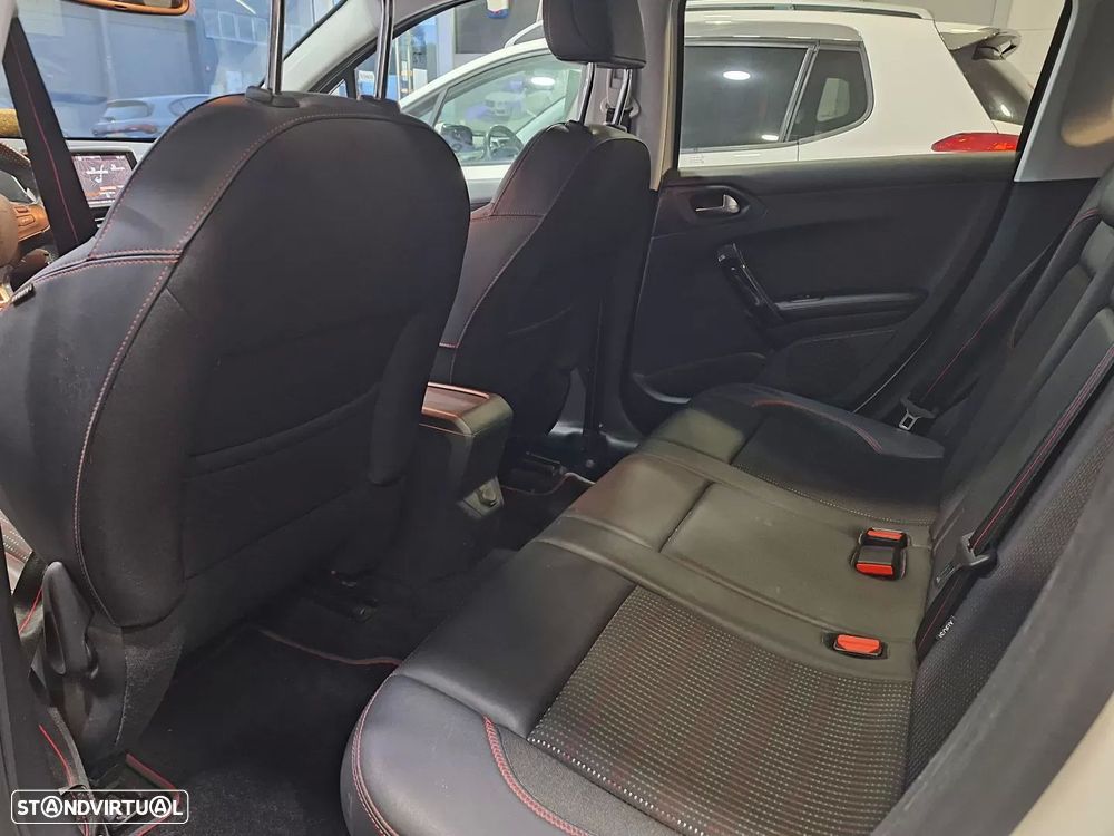 Peugeot 2008 1.2 PureTech GT Line - 11