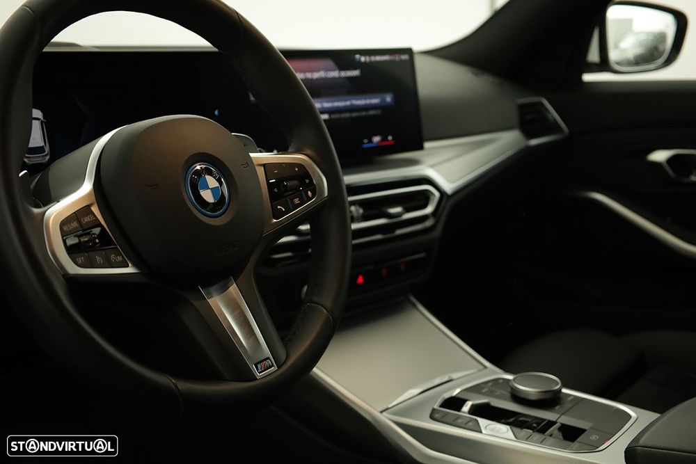 BMW 330 e Touring Pack Desportivo M Auto - 9