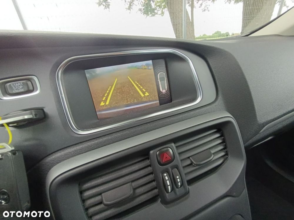 Volvo V40 - 25