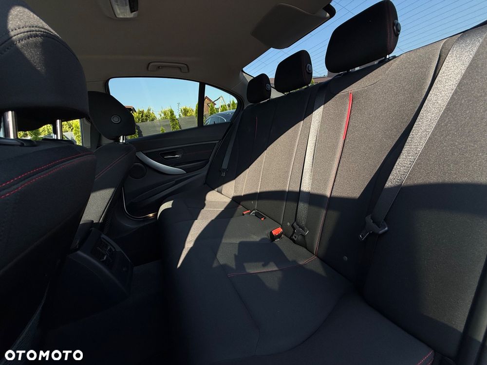 BMW Seria 3 320d - 34