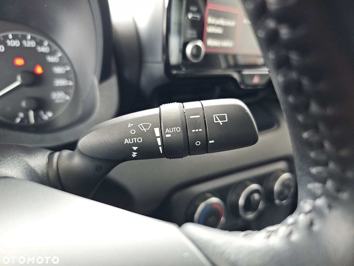 Toyota Yaris - 10