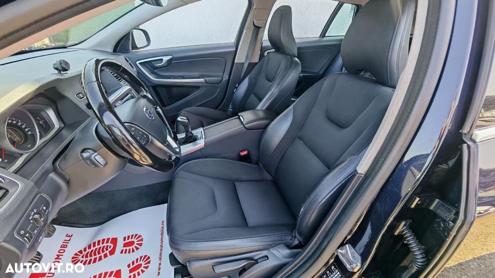 Volvo V60 D3 Momentum Core - 11